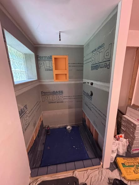 Shower niche